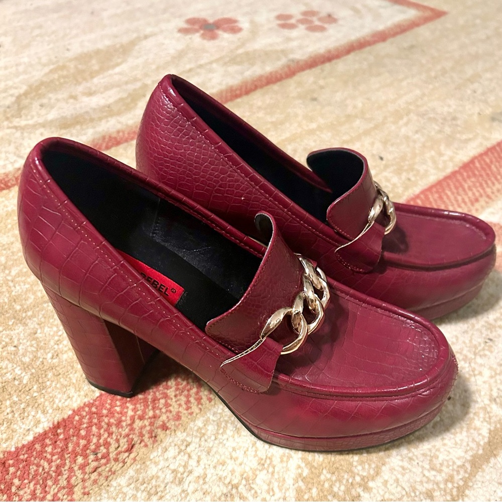 London Rebel ASOS chunky platform loafers with gold trim in red croc, size us 5